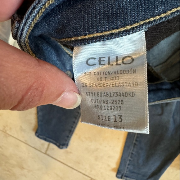 Cello brand jeans with distressed knees. Size 13 - Picture 3 of 4